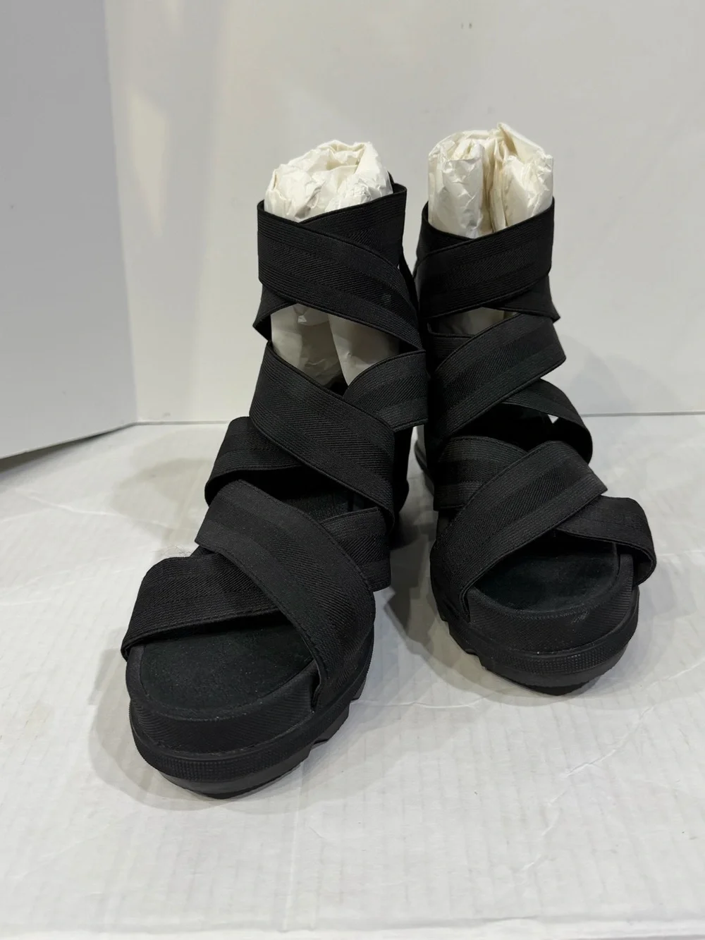 SOREL Joanie II Black Platform Wedge Ankle Strap Rear Zip Sandal 8